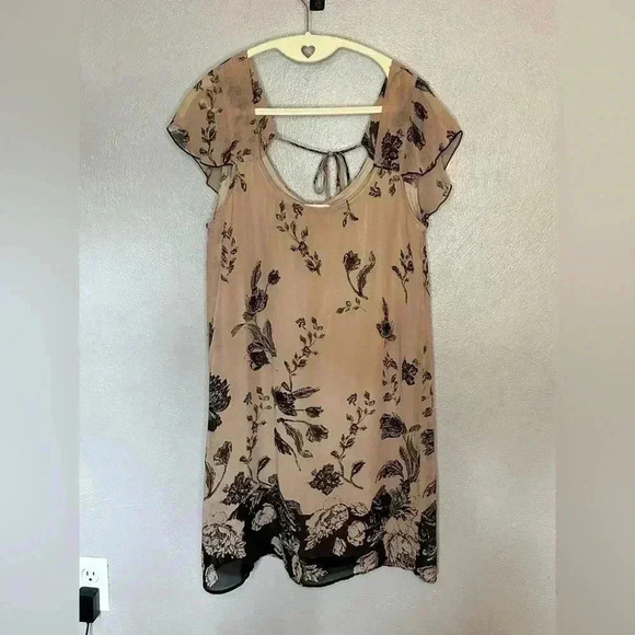 Everly Tan and Black Flutter Sleeve Mini Dress Small - Picture 3 of 7